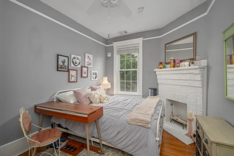 Savannah Real Estate | View 202 East 49th Street | room 27 | View 28