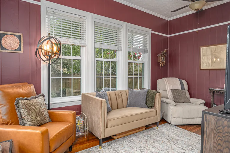 Savannah Real Estate | View 202 East 49th Street | room 10 | View 11