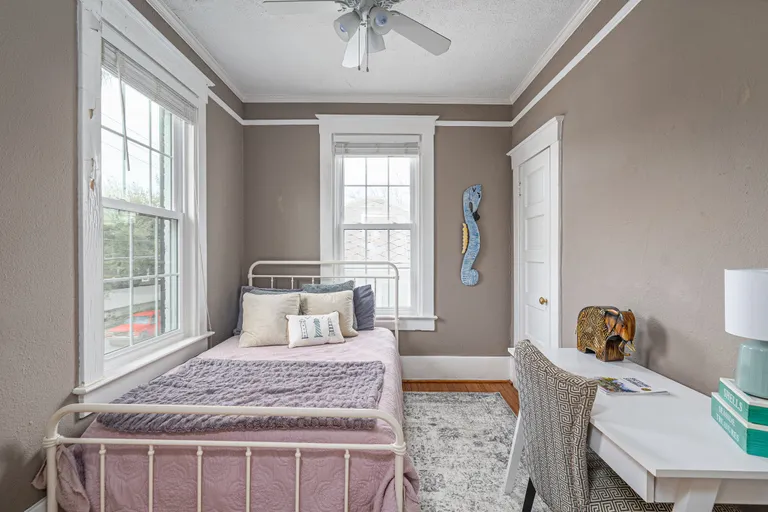 Savannah Real Estate | View 202 East 49th Street | room 24 | View 25