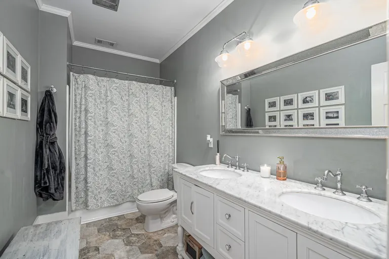 Savannah Real Estate | View 202 East 49th Street | room 26 | View 27