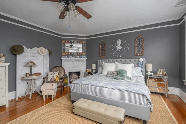 Savannah Real Estate | View 202 East 49th Street | room 20 | View 21