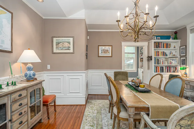 Savannah Real Estate | View 202 East 49th Street | room 8 | View 9