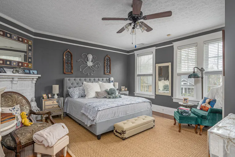 Savannah Real Estate | View 202 East 49th Street | room 19 | View 20