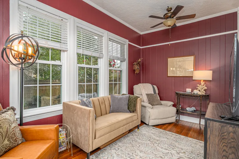 Savannah Real Estate | View 202 East 49th Street | room 11 | View 12