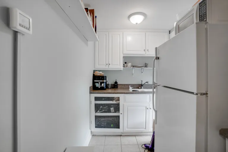 Savannah Real Estate | View 202 East 49th Street | room 36 | View 37