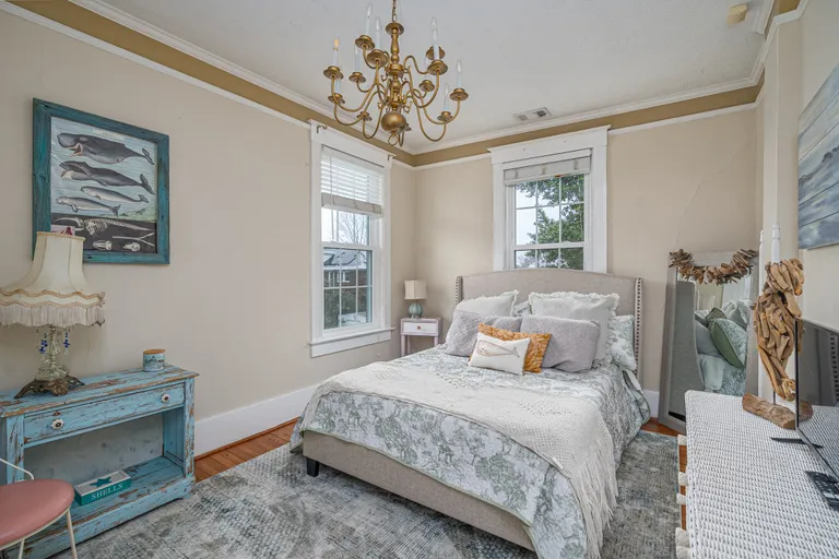 Savannah Real Estate | View 202 East 49th Street | room 25 | View 26