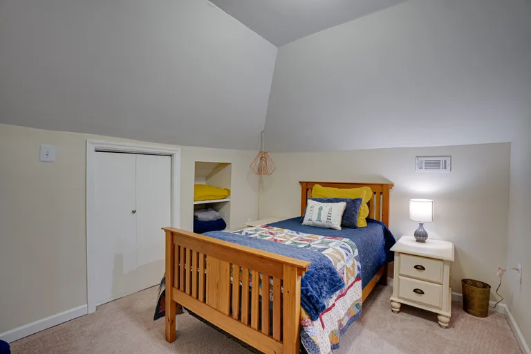 Savannah Real Estate | View 202 East 49th Street | room 28 | View 29