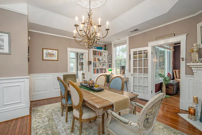 Savannah Real Estate | View 202 East 49th Street | room 7 | View 8
