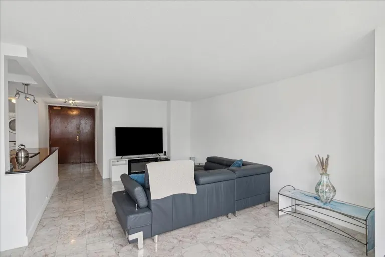 New York City Real Estate | View 360 E Randolph, 3105 | room 9 | View 10