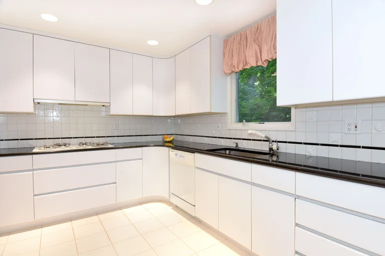 New York City Real Estate | View 29 Old Forge Lane | room 4 | View 5