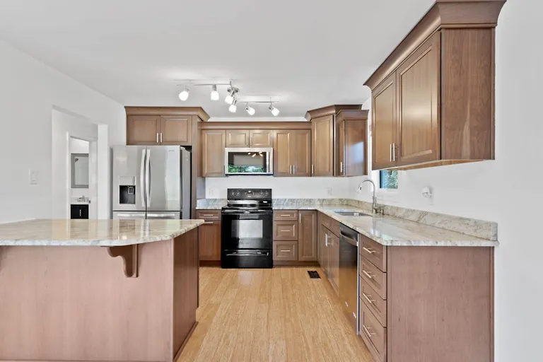 New York City Real Estate | View 22405 Lakeview Lane | room 21 | View 22