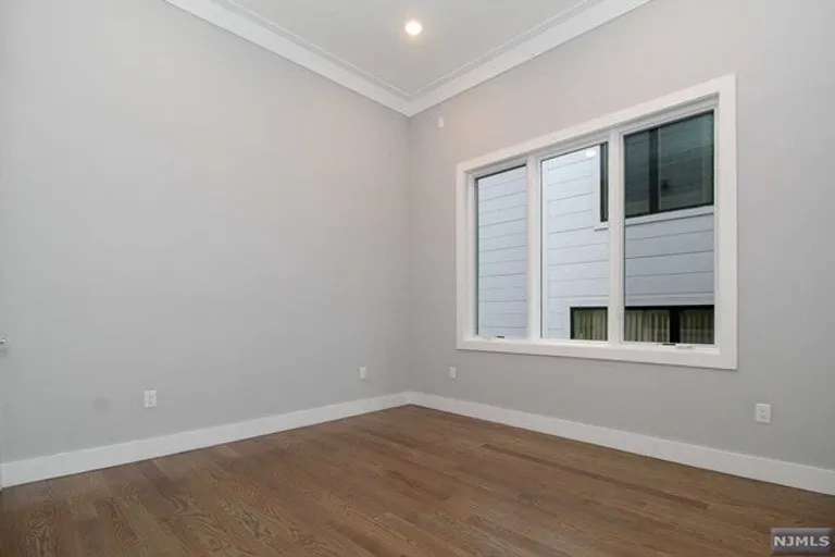 New York City Real Estate | View 156 Undercliff Avenue #D | room 30 | View 31