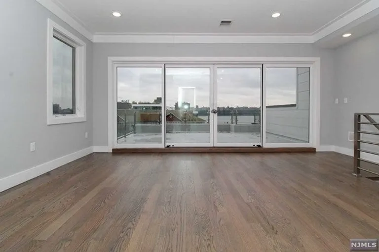 New York City Real Estate | View 156 Undercliff Avenue #D | room 34 | View 35
