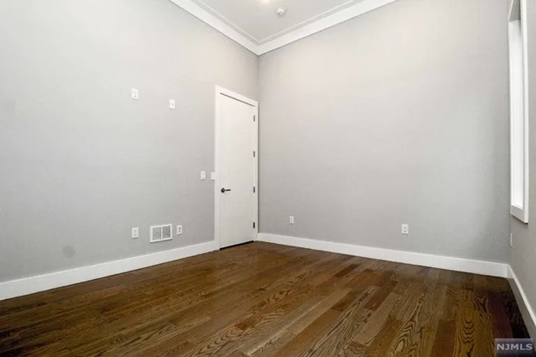 New York City Real Estate | View 156 Undercliff Avenue #D | room 29 | View 30