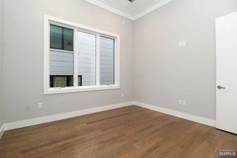 New York City Real Estate | View 156 Undercliff Avenue #D | room 31 | View 32