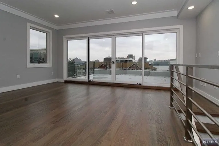 New York City Real Estate | View 156 Undercliff Avenue #D | room 35 | View 36