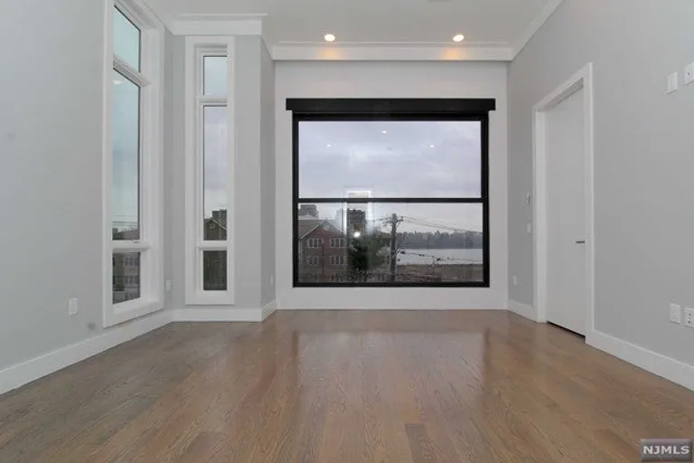 New York City Real Estate | View 156 Undercliff Avenue #D | room 19 | View 20