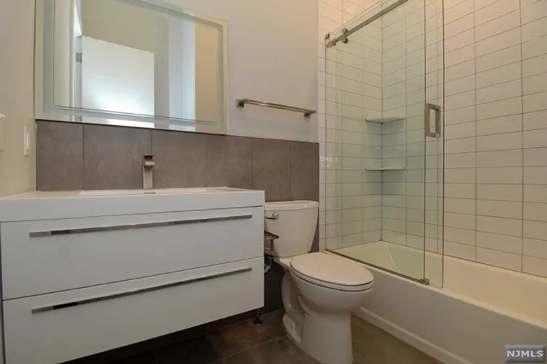 New York City Real Estate | View 156 Undercliff Avenue #D | room 33 | View 34