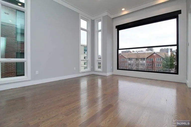 New York City Real Estate | View 156 Undercliff Avenue #D | room 18 | View 19