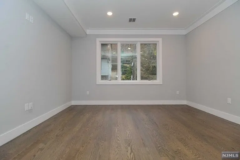 New York City Real Estate | View 156 Undercliff Avenue #D | room 39 | View 40