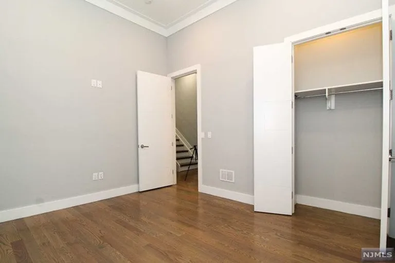 New York City Real Estate | View 156 Undercliff Avenue #D | room 32 | View 33