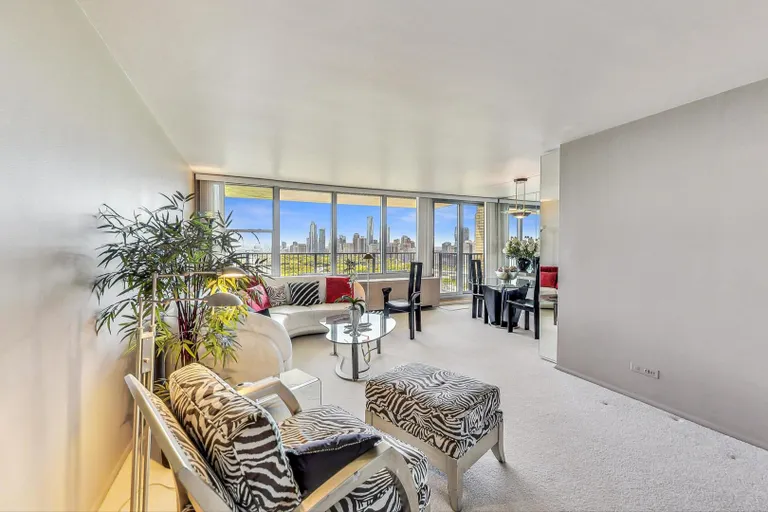 New York City Real Estate | View 400 E Randolph, 2917 | room 5 | View 6
