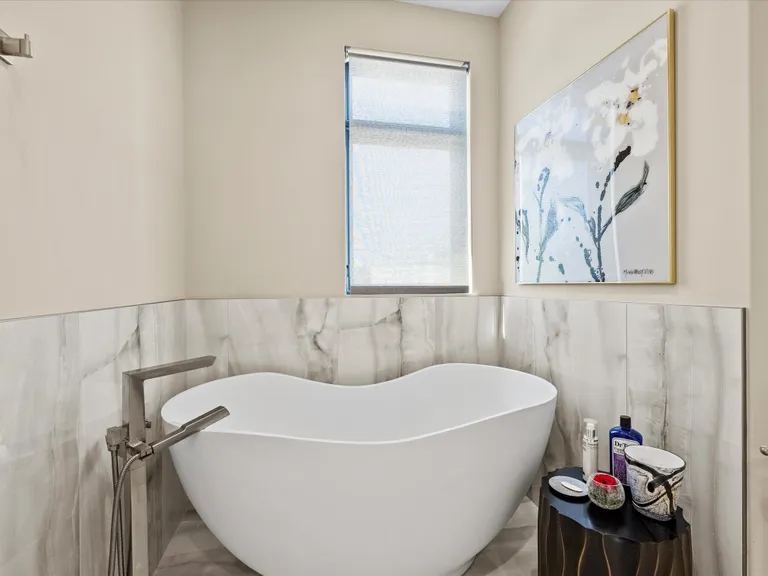 New York City Real Estate | View 1333 Queens Road #C5 | Primary Bathroom | View 33