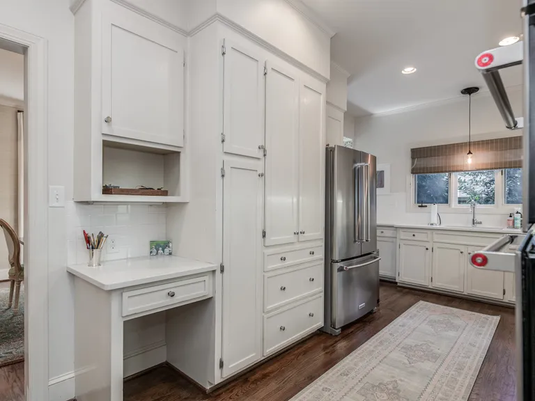 New York City Real Estate | View 2229 Beverly Drive | 2229 Beverly Dr Charlotte NC-print-010-020-Kitchen-2272x1704-300dpi | View 10