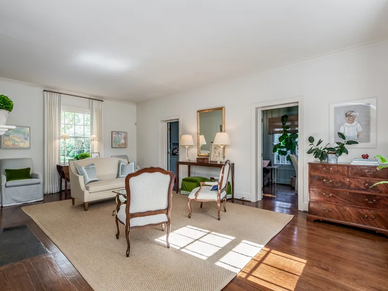 New York City Real Estate | View 2229 Beverly Drive | 2229 Beverly Dr Charlotte NC-print-006-025-Living Room-2272x1704-300dpi | View 6