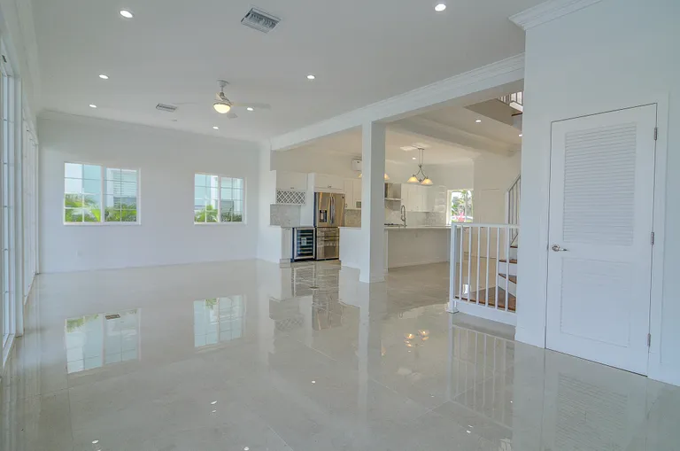 New York City Real Estate | View 17 Royal Palm Cay, Sandyport | Royal Palm Cay, Sandyport-40 | View 4