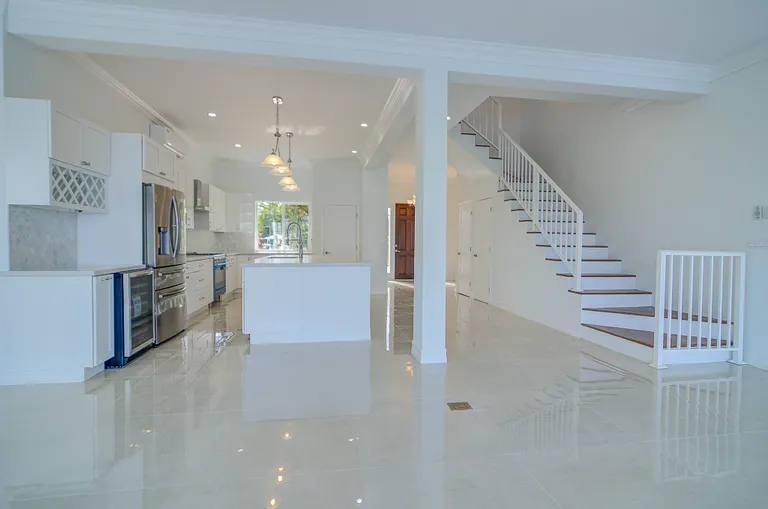 New York City Real Estate | View 17 Royal Palm Cay, Sandyport | Royal Palm Cay, Sandyport-42 | View 5