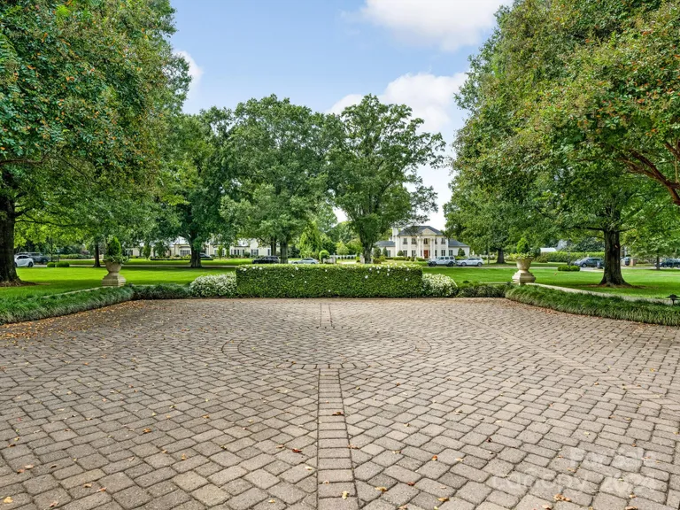 Charlotte Real Estate | View 3531 Sharon Road | room 10 | View 11