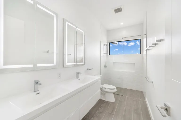 New York City Real Estate | View Allure Waterfront | Bathroom | View 9