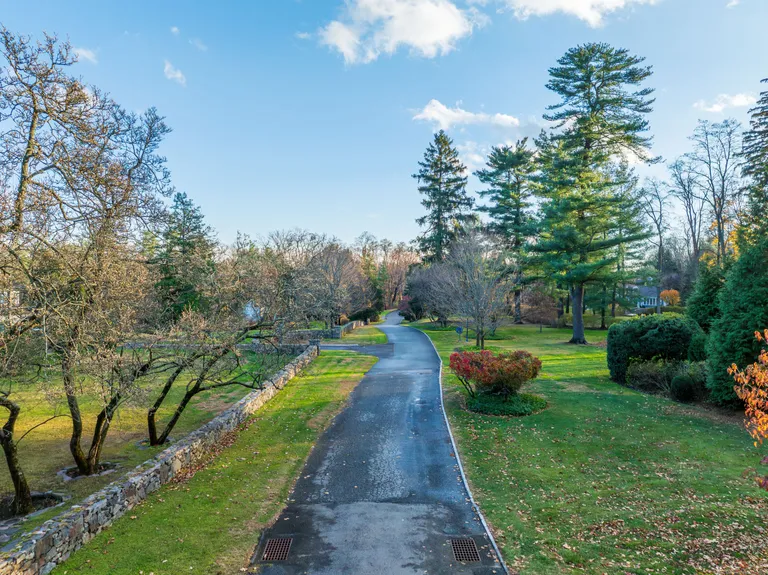 Greenwich Real Estate | View 534 Stanwich Road | room 1 | View 2