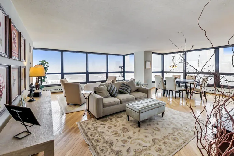 New York City Real Estate | View 360 E Randolph, 2104 | room 1 | View 2