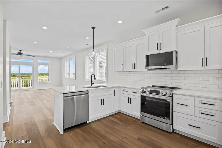 Wilmington, NC Real Estate | View 128 Sea Oaks Court | room 6 | View 7