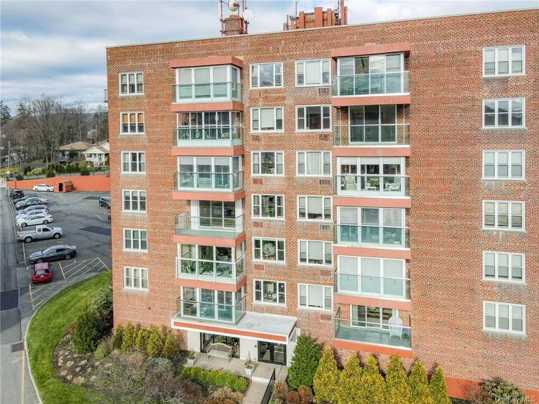 New York City Real Estate | View 3 Salisbury Point Unit# 4C | room 24 | View 25