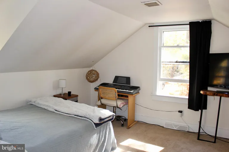 New York City Real Estate | View 25 Elm Ridge Road REAR COTTAGE | room 18 | View 19