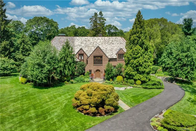 New York City Real Estate | View 31 Old Briarcliff Road | 4 Beds, 4 Baths | View 1