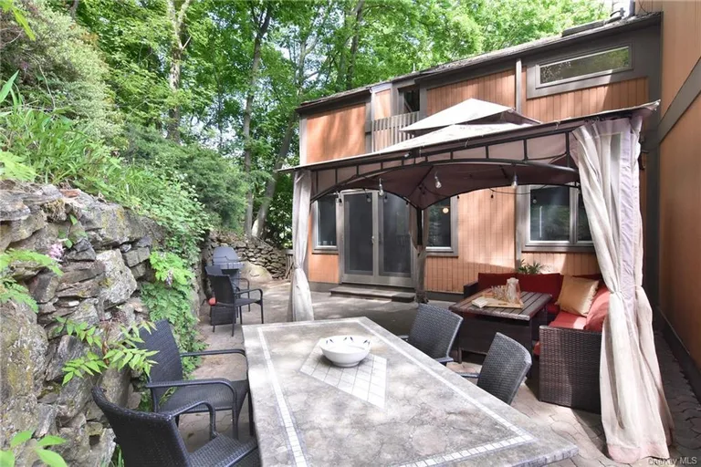 New York City Real Estate | View 122 Ogden Avenue | room 25 | View 26