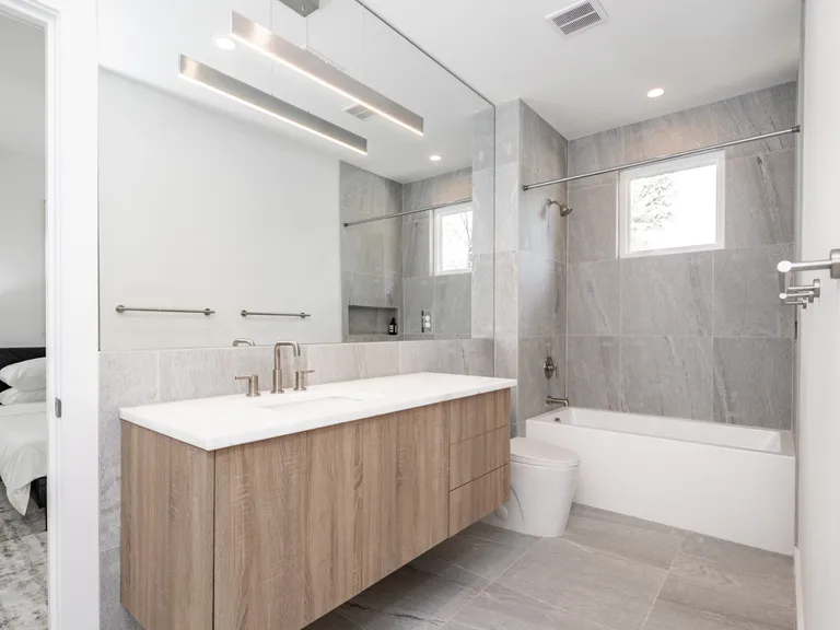 New York City Real Estate | View 3301 Commonwealth Avenue | Bathroom | View 34