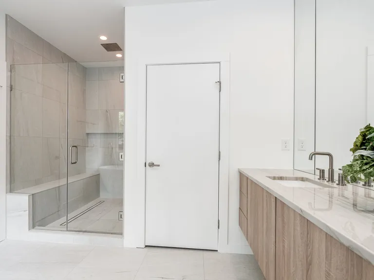 New York City Real Estate | View 3301 Commonwealth Avenue | Primary Bathroom | View 27
