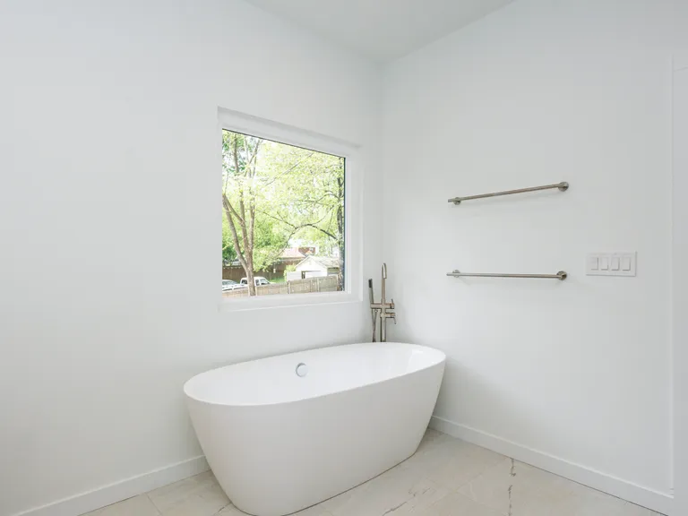 New York City Real Estate | View 3301 Commonwealth Avenue | Primary Bathroom | View 26
