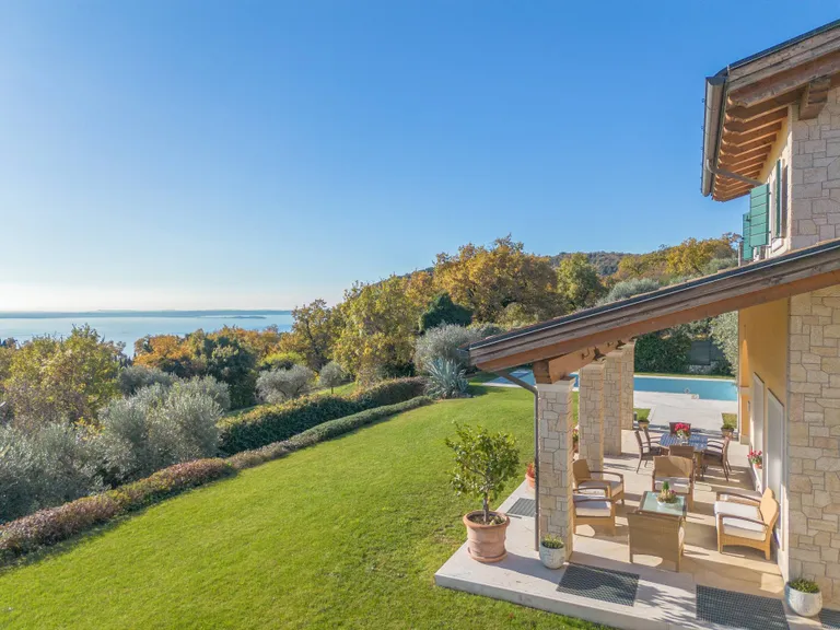Northeast Italy Real Estate | View Villa del Golfo - VI001356 | 41 | View 41