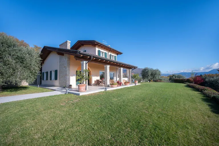Northeast Italy Real Estate | View Villa del Golfo - VI001356 | 3 | View 3