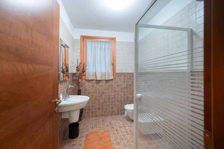 Northeast Italy Real Estate | View Villa del Golfo - VI001356 | 32 | View 32