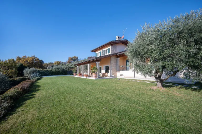 Northeast Italy Real Estate | View Villa del Golfo - VI001356 | 4 | View 4