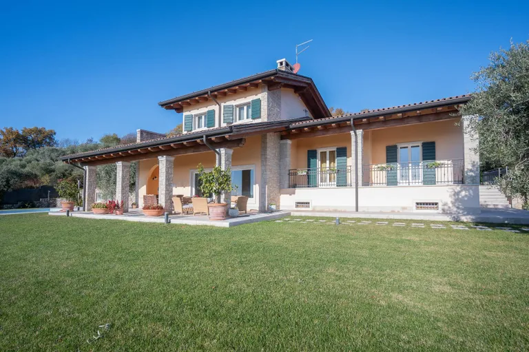 Northeast Italy Real Estate | View Villa del Golfo - VI001356 | 2 | View 2