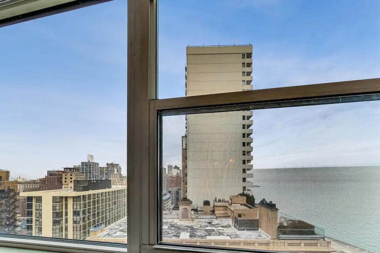 New York City Real Estate | View 1150 N Lake Shore, 20G | room 4 | View 5
