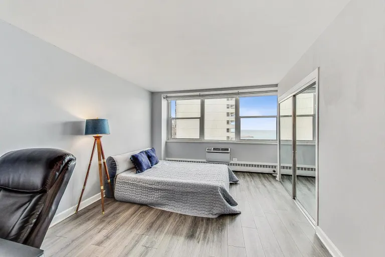 New York City Real Estate | View 1150 N Lake Shore, 20G | room 8 | View 9